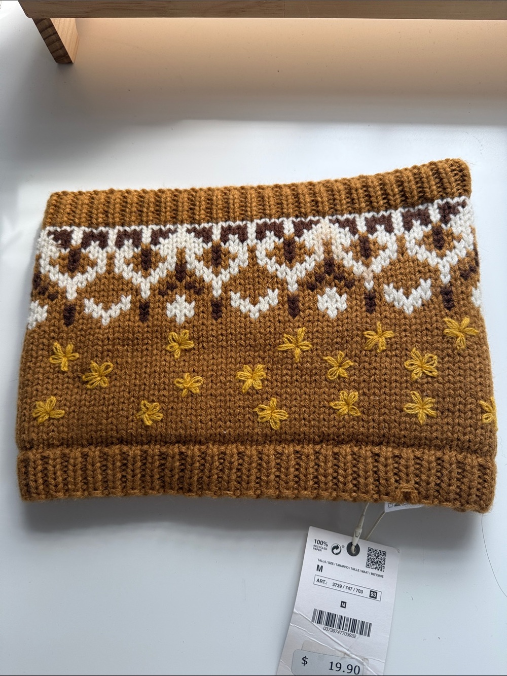 Zara Kids Mustard knit neck warmer with white and brown accents